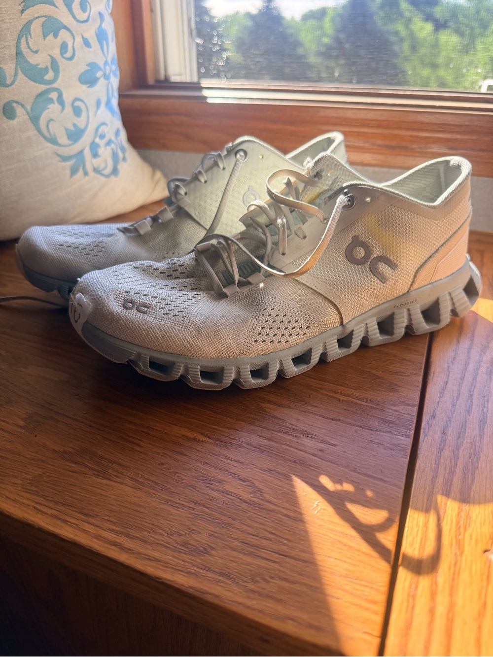 On Running Women’s Cloudflow Athletic Shoes — Light Gray